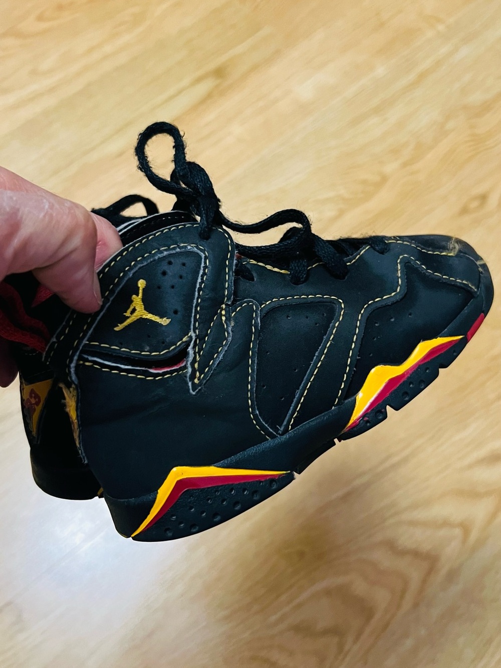 Nike Air Jordan Retro Citrus Sneakers Kids 8.5Black Red FLAWS READ